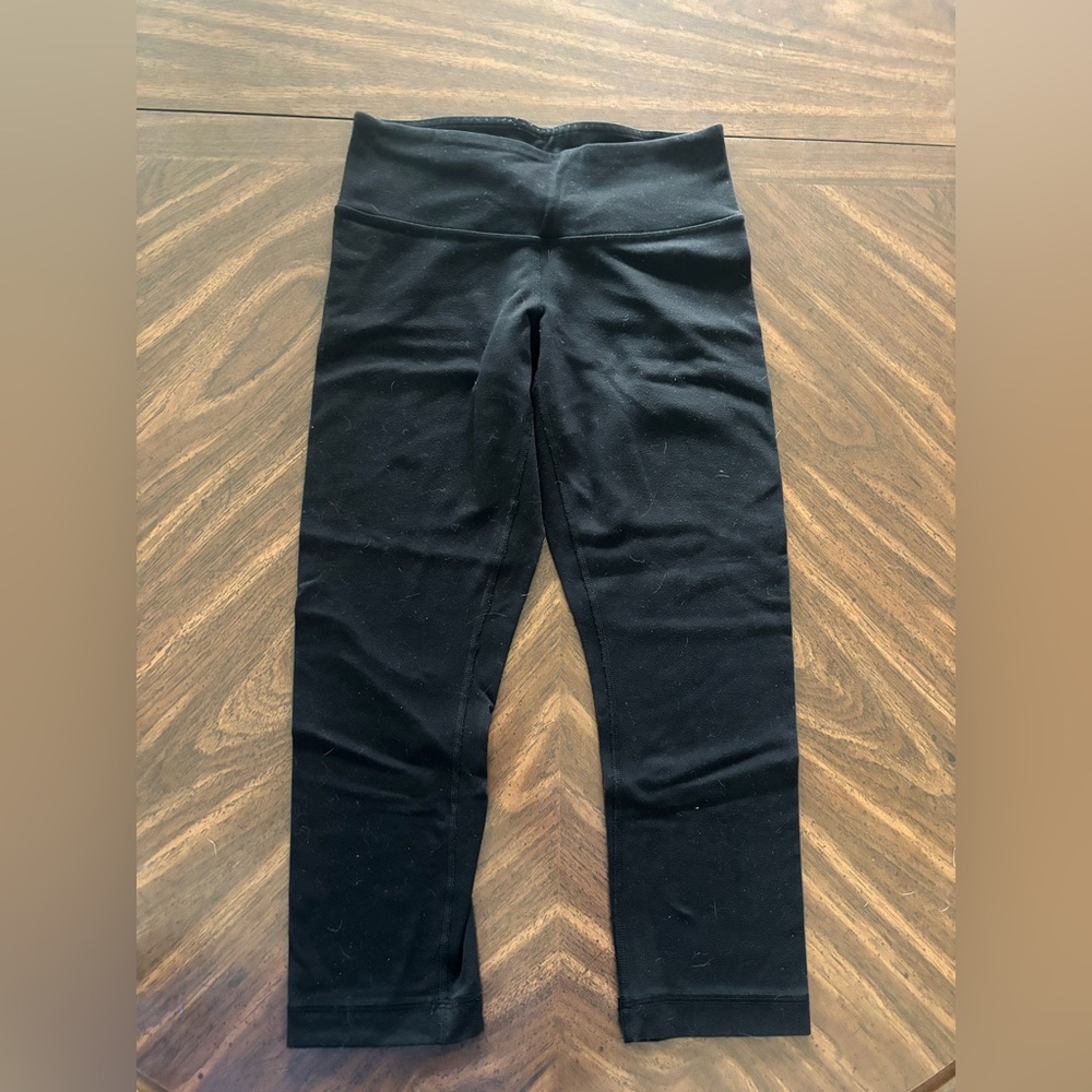 lululemon athletica black capri leggings size 4!